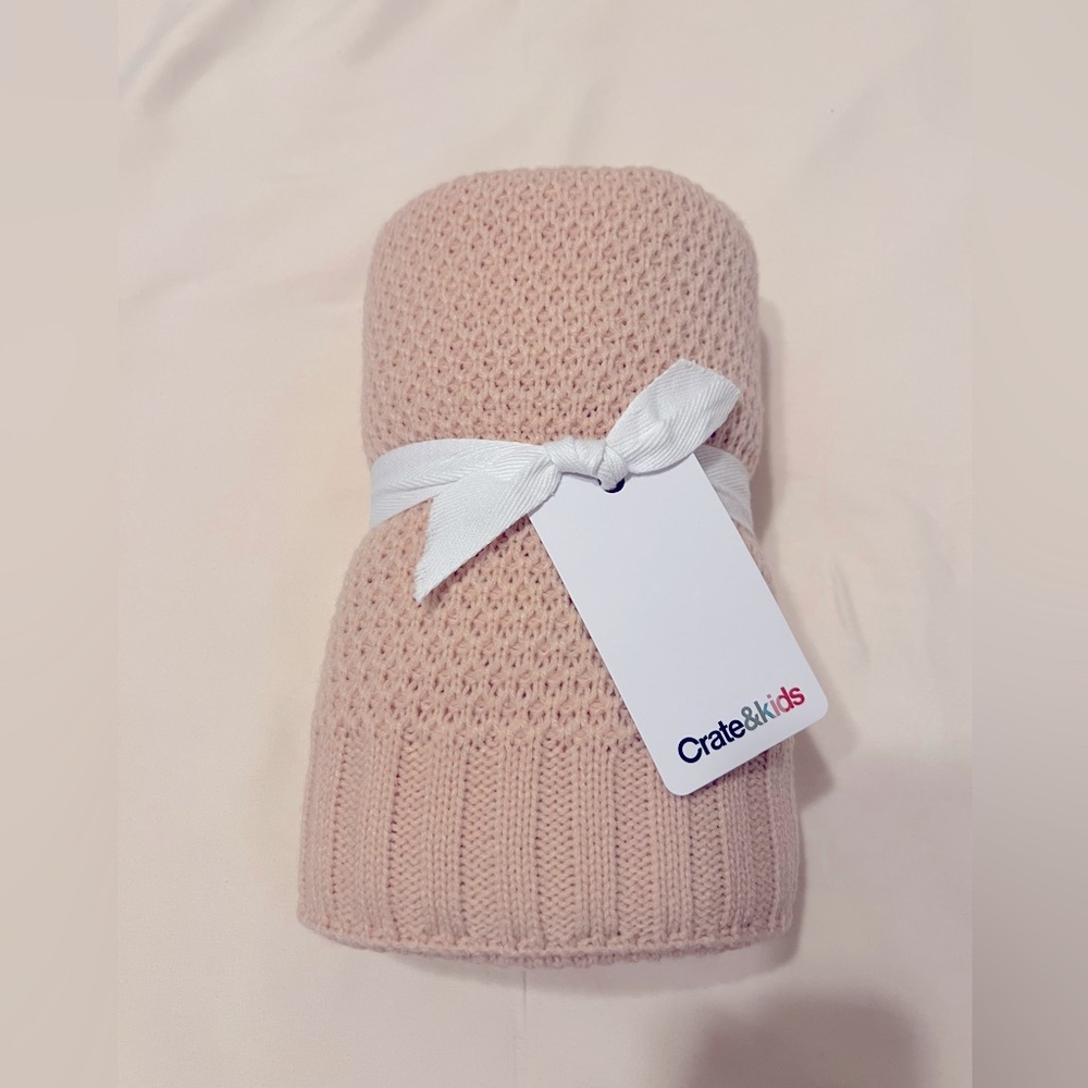 NWT Crate & Barrel Bubble Knit Blush Pink Kids Bed Blanket